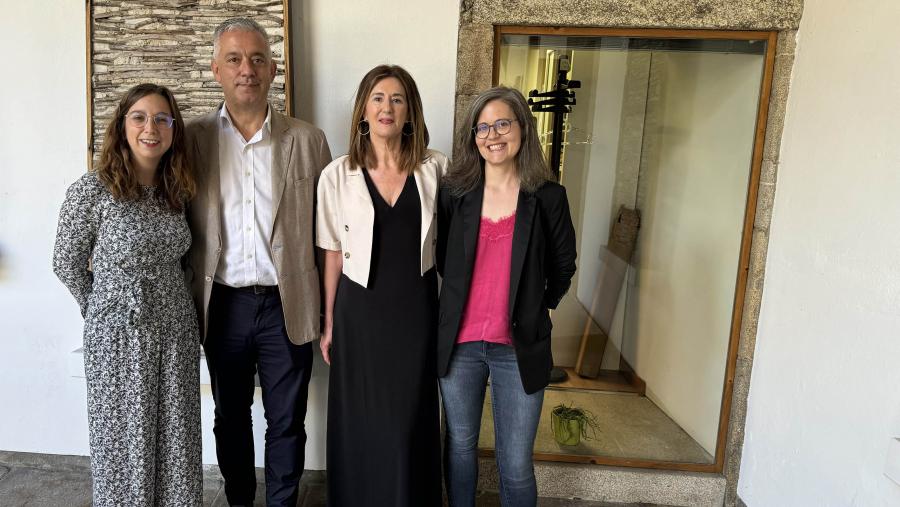De esquerda a dereita: a investigadora Carmen de Santiago; o secretario xeral da Lingua, Valentín García; a coordinadora do proxecto, Pilar Lorenzo; e a investigadora Mariña Bermúdez