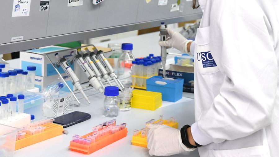 Imaxe de arquivo dun laboratorio da USC. FOTO: Santi Alvite