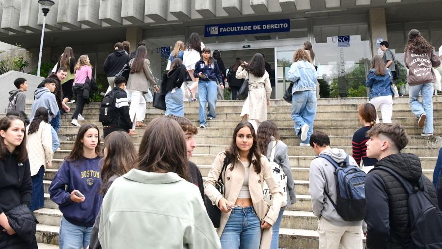 A USC, a través do Consello Social, convoca prácticas externas extracurriculares para o estudantado. FOTO: Santi Alvite