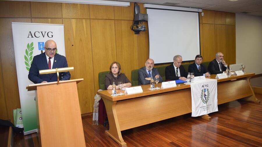 O profesor Muiño ingresou co discurso ‘Saúde, gandería e medio ambiente: unha relación viable’