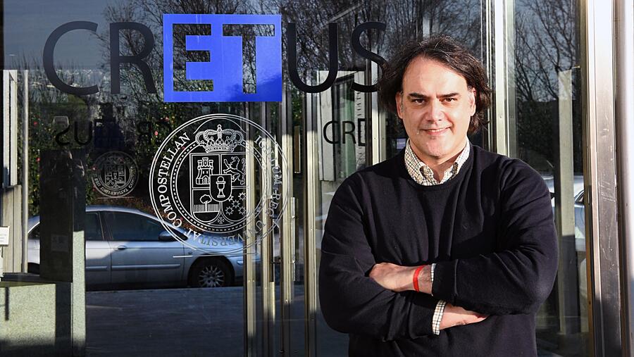 O profesor Villasante, na sede do CRETUS