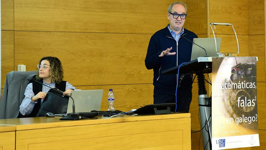 Un momento do curso de The Conversation, que se desenvolveu na Facultade de Matemáticas. FOTO: Santi Alvite