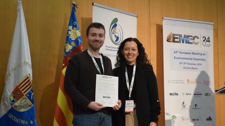 Andrés Duque, recollendo o premio no EMEC24. Foto: Sladjana Savic