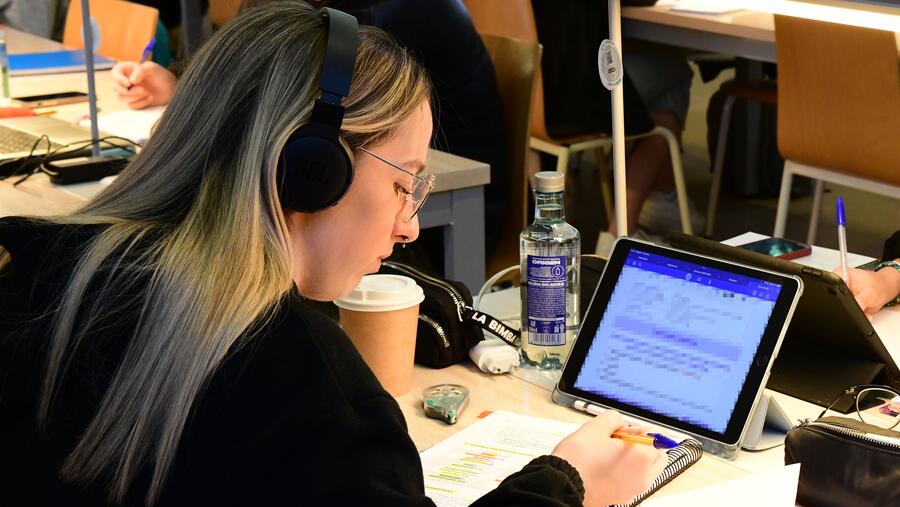 Outorgará un crédito optativo por actividade a quen recolla a súa voz e verifique outras entradas na plataforma. Foto: Santi Alvite