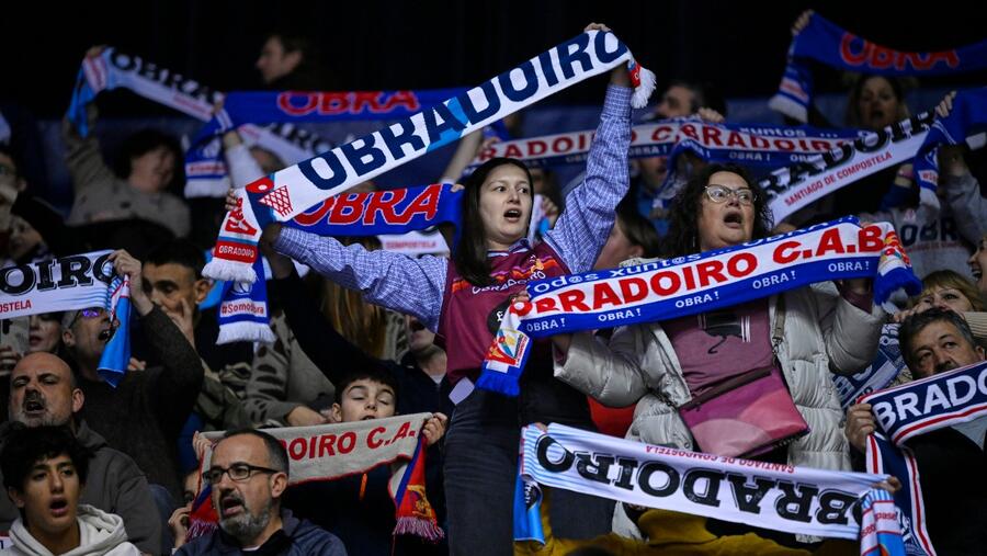 Imaxe de arquivo da bancada nun encontro do Monbus Obradoiro. FOTO: https://www.facebook.com/obradoirocab
