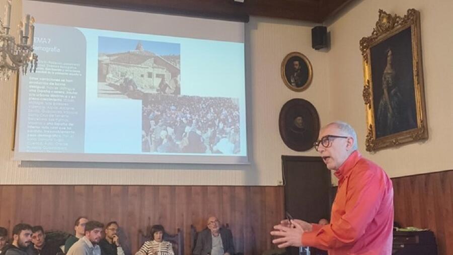 As sesións celebráronse en Xeografía e Historia