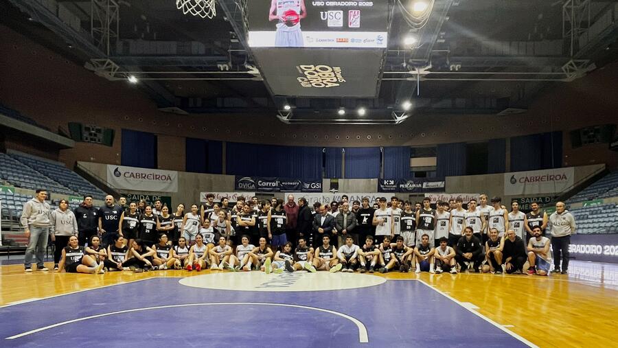 Foto de grupo das persoas participantes no campionato