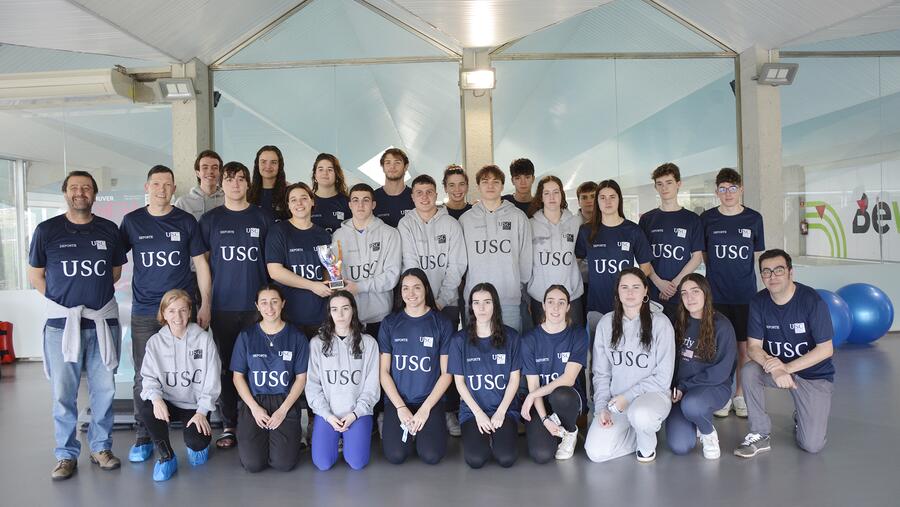 Foto de grupo do equipo de natación da USC