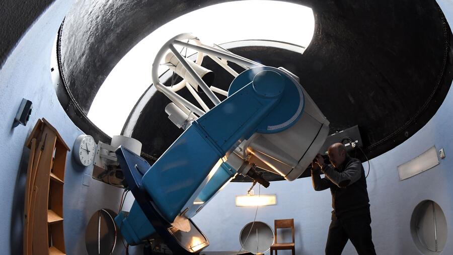 O profesor José Ángel Docobo, director do PECAS, no Observatorio Astronómico da USC. Foto: Santi Alvite