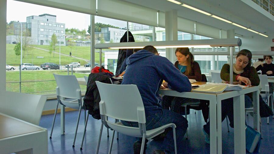 Cada hora de estudo trócase por un euro. Foto: Santi Alvite