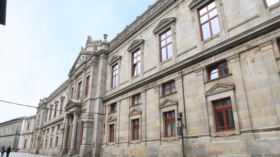 Vista exterior da Facultade de Medicina da USC