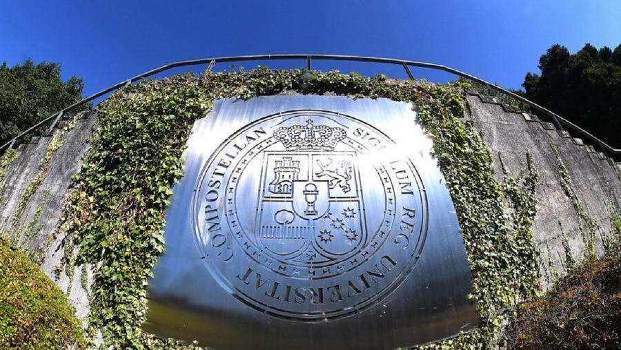 A USC expresa o seu fondo pesar polo pasamento de Paula Alvarellos