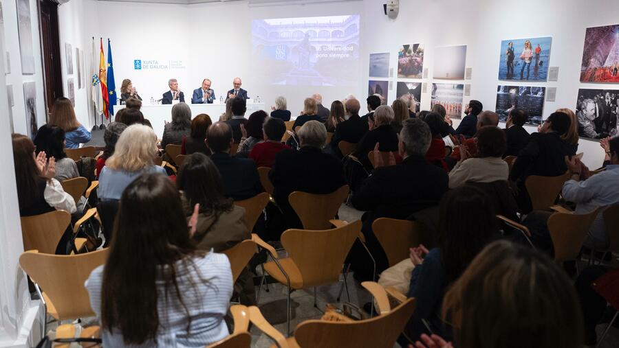 No acto partiriparon máis dun cento de persoas. Foto: Rafa Aparicio