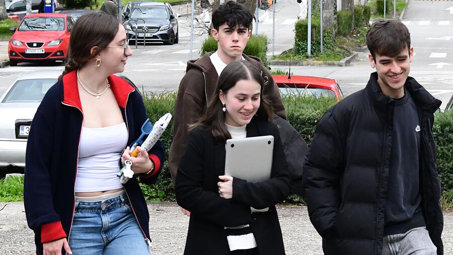 Imaxe de arquivo de estudantado polo campus. FOTO: Santi Alvite