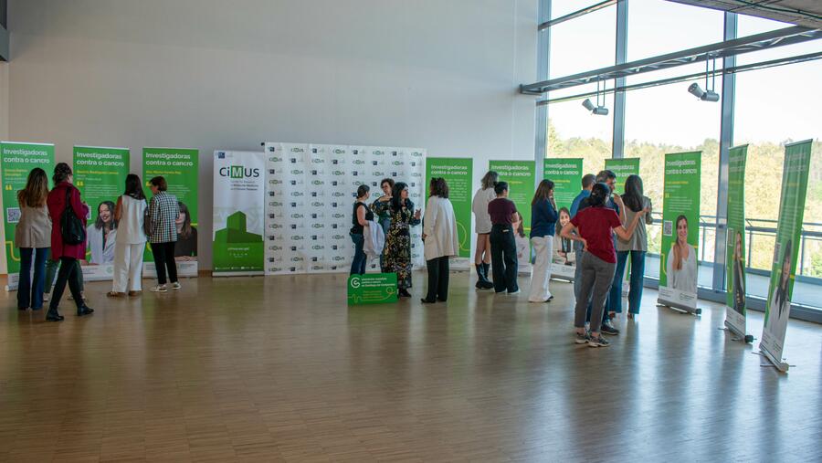 Integran a mostran un total de dez paneis