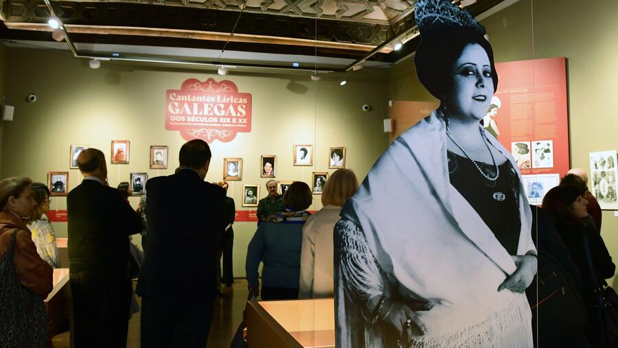 Montaxe da exposición no Colexio de Fonseca este outono. Foto: Santi Alvite