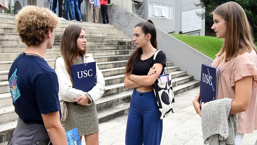 O estudantado participante pode visitar estes días o centro no que vai cursar o seu grao. Foto: Santi Alvite