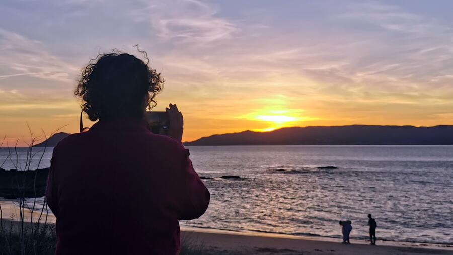 A USC participa nun proxecto de valorización dos solpores da costa occidental como recurso turístico. Foto: Santi Alvite