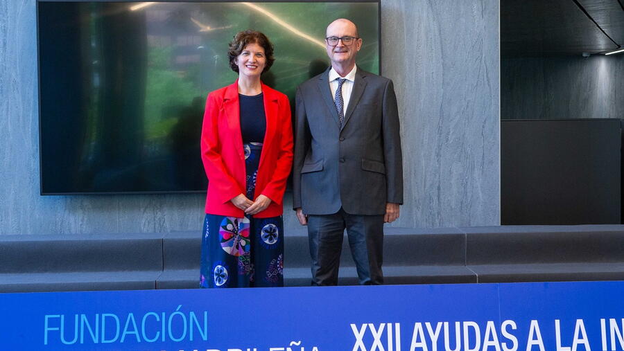 Inmaculada Tomás e Abel García, catedráticos de Estomatoloxía e persoal investigador da USC e do IDIS