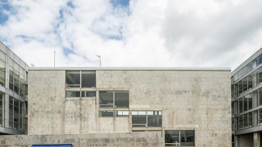 O Instituto ten a súa sede na Facultade de Filoloxía