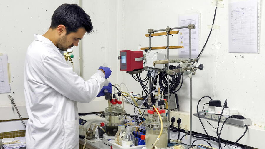 O resultado obtido é un sistema biotecnolóxico optimizado que permite “converter residuos vexetais en compostos de alto valor engadido de forma máis eficiente e selectiva”, sinala Juan Iglesias Riobó