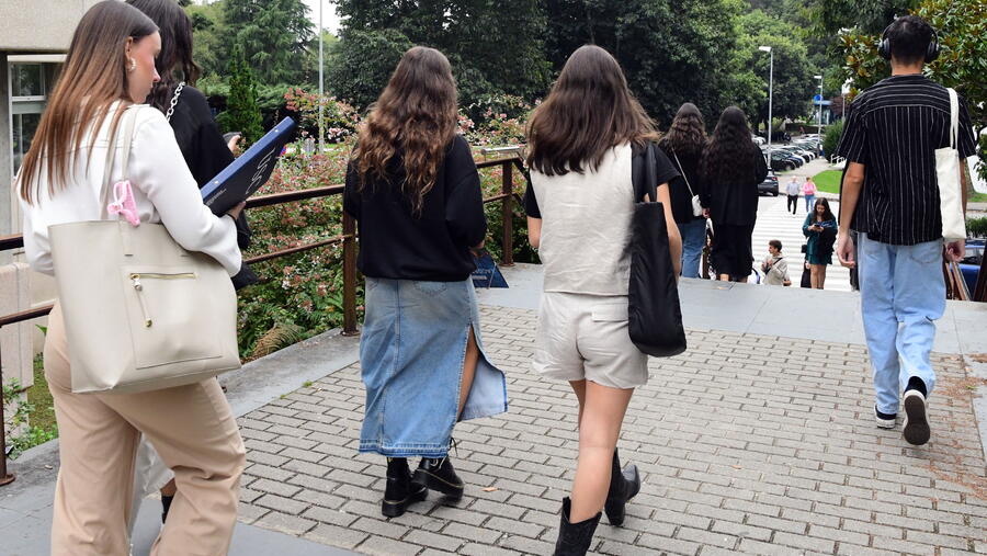 A convocatoria diríxese a toda a comunidade universitaria. Foto: Santi Alvite