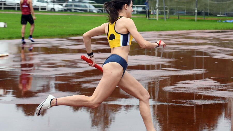 Atleta nas pistas da USC. Foto: Santi Alvite