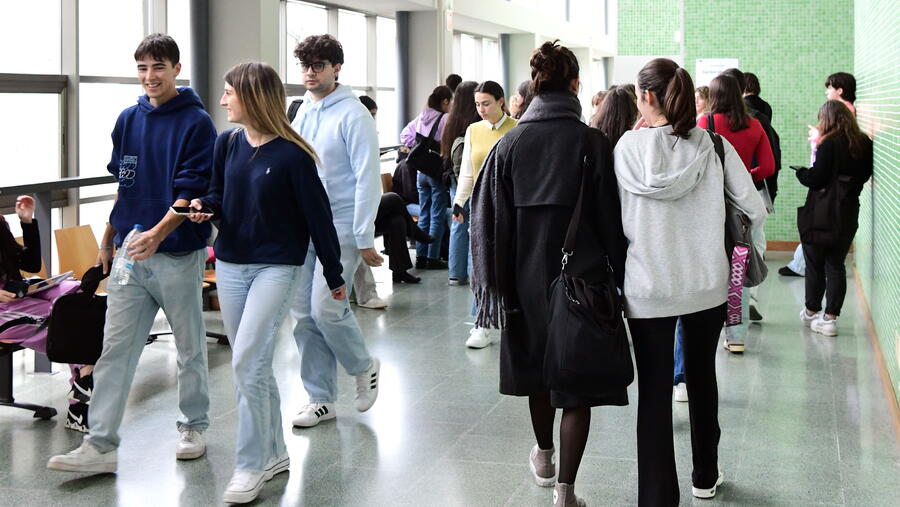 Ao longo de dous días desenvolveranse charlas, obradoiros prácticos, formacións e dinámicas participativas arredor de temas clave como os dereitos do estudantado. Imaxe de arquivo de estudantes na USC. FOTO: Santi Alvite