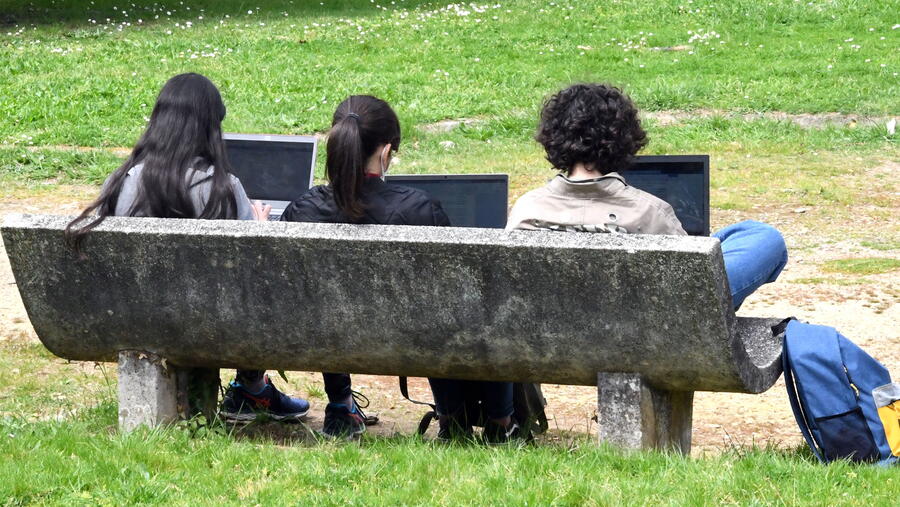 Estudantado no Campus. Foto Santi Alvite