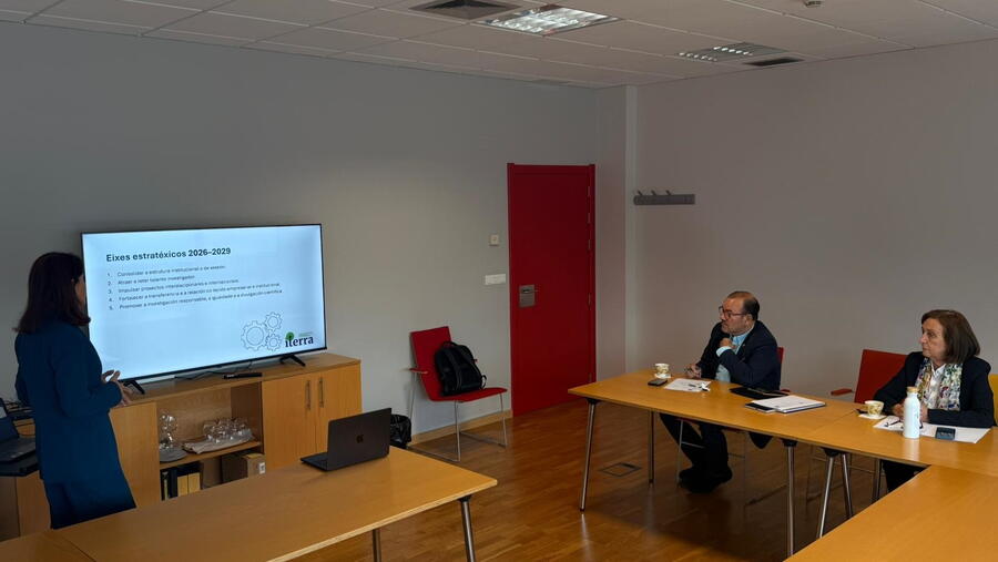 De esquerda a dereita, Marta López Alonso, Antonio López Díaz e Pilar Bermejo Barrera.