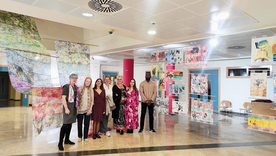 Participantes no proxecto PAIS na inauguración da exposición