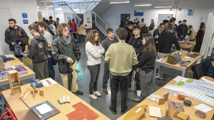 Na feira participaron ducias de estudantes. Foto: Alicentis