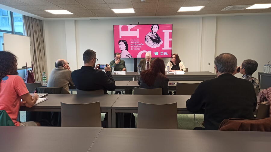 No acto de apertura participaron o decano de Filoloxía, Elias J. Feijó Torres, e a equipa da Cátedra Rosalía de Castro integrada por Fernando Cabo Aseguinolaza e a súa directora, María do Cebreiro Rábade 