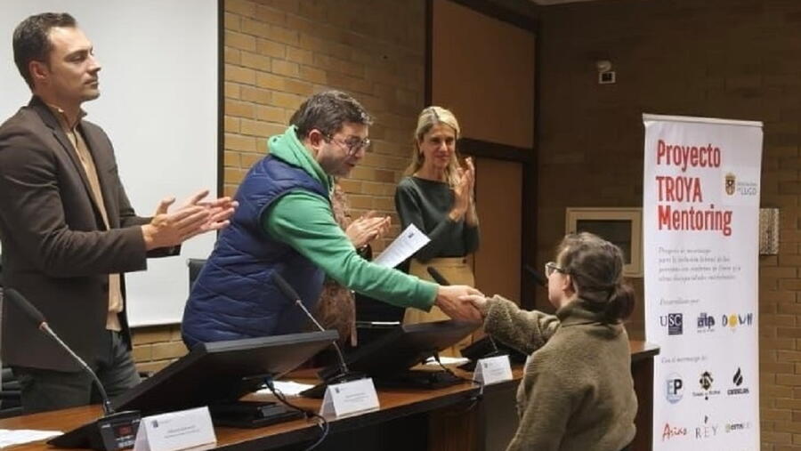 Acto de entrega de diplomas ao estudantado participante 